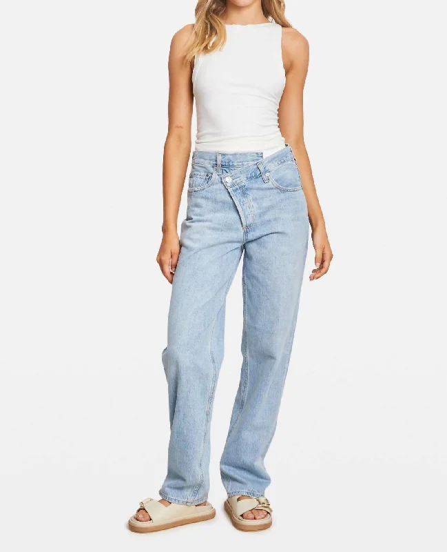 Women's Chic Outfit Criss Cross Jean In Suburbia