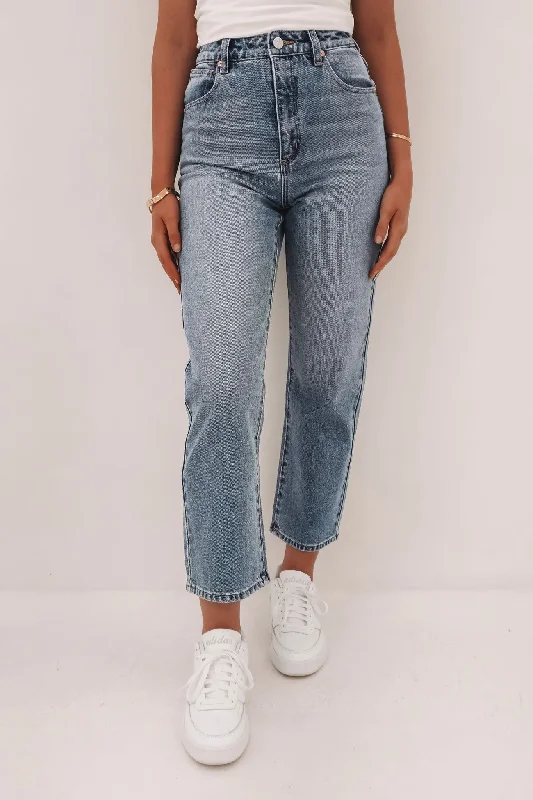 Women's Vacation Outfit A Venice Straight Jean Liv